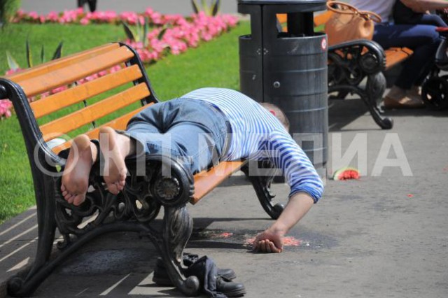 «Я тебя порежу и руки оторву, если настучишь в полицию». В Москве таджик на внедорожнике угрожал мотоциклисту, которого сбил