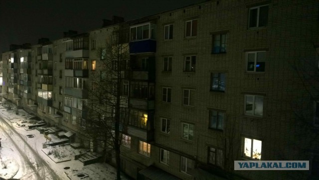 Потускневшие окна соседних  домов
