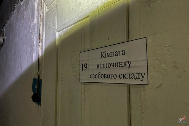 "Открыл гермолюк посреди леса и спустился в военный спецобъект. Так и не понял, заброшенный он или действующий"
