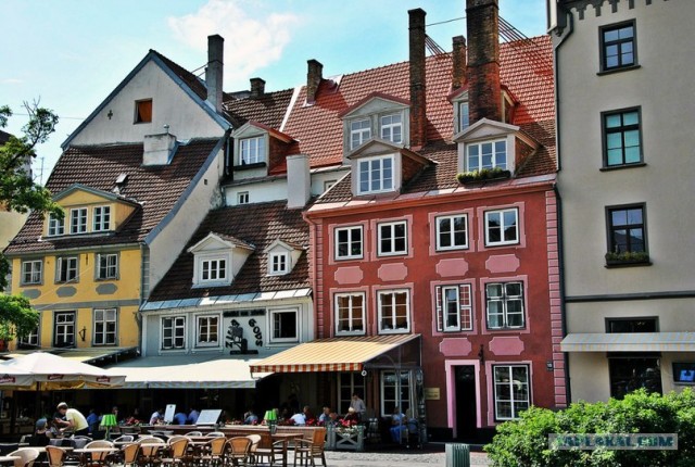 И целого мира мало!