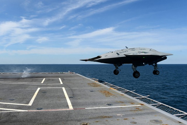 Первый взлет X-47B с авианосца