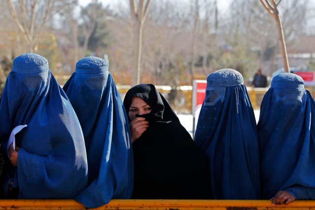 В Госдуме хотят запретить россиянам прятать лица на улицах