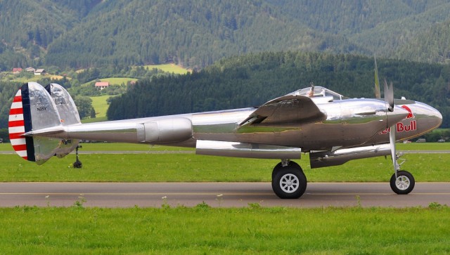 Многоцелевой истребитель P-38 «Lightning»