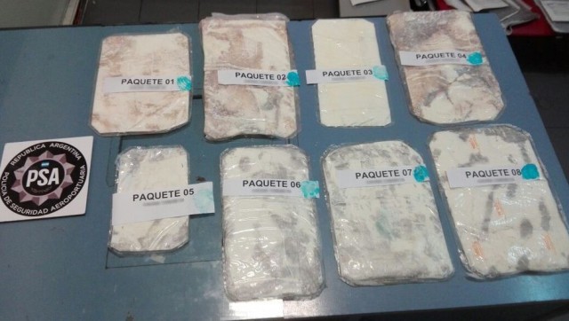 В Аргентине задержали россиянина с чемоданом кокаина - сюрприз, сюрприз