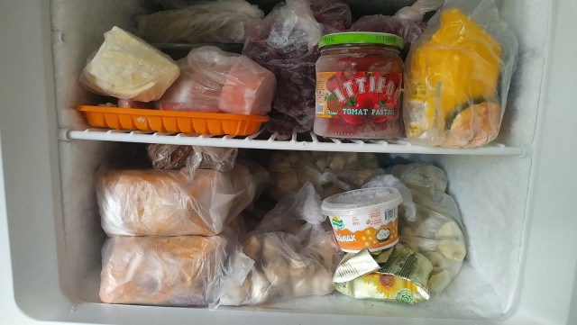 Холодает, пора нагуливать жирок. Солю сало