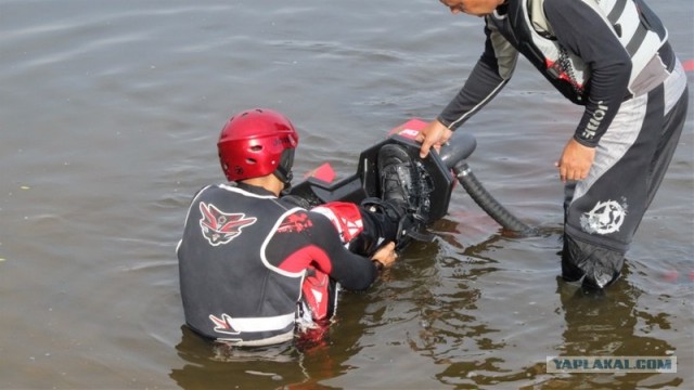 Полёт над водой.