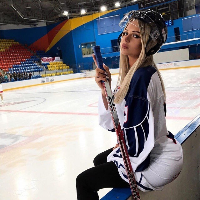 Девушки на спорте и около него!