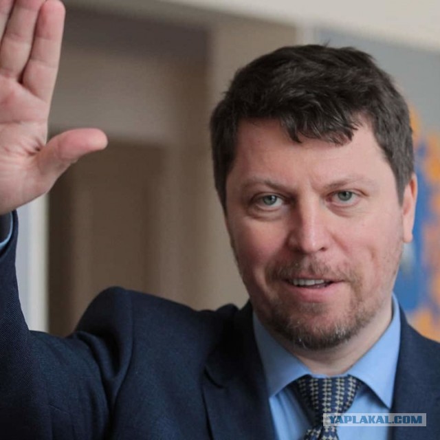 «Народ подраспустился». Депутат Госдумы Матвеев записал видео, полное горечи. Скрепы сумками ломают