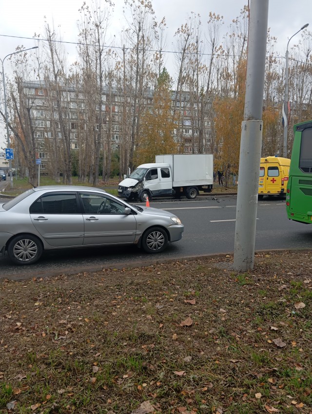 Массовое ДТП унесло жизнь женщины в Тюмени, ещё 4 человека пострадали