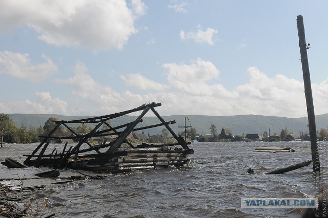Всё, вода уходит! А вместе с нею печаль, разруха..