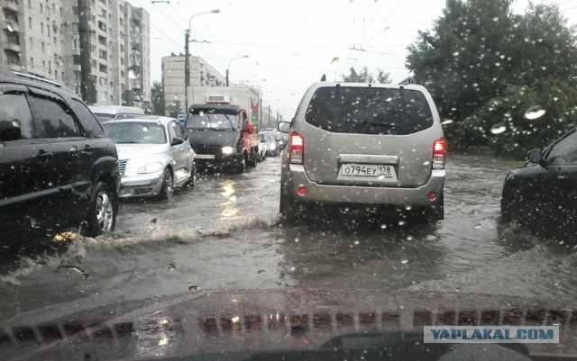 Жители Санкт-Петербурга открыли купальный сезон