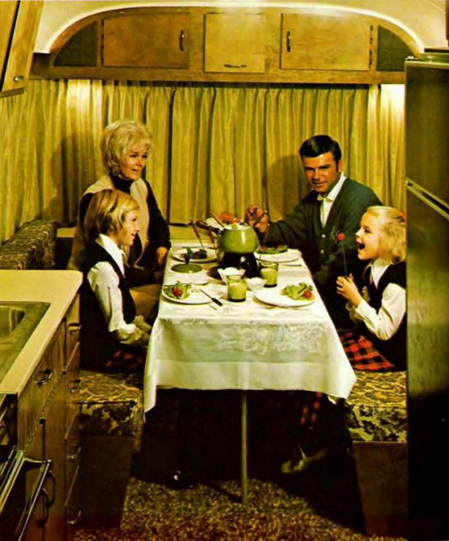 Винтажная реклама кемперов 70-х