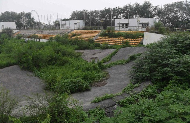 Через десять лет на стадионах Олимпийских Игр в Пекине растут деревья, а талисманы догнивают под открытым небом