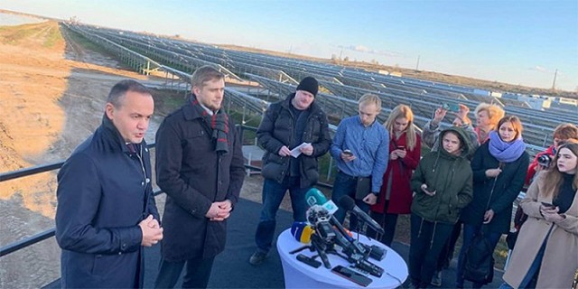 Украина запустила солнечную электростанцию 2-ю по мощности в Европе