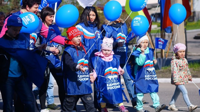 Но если за Конституцию, то закон нарушить можно. Ведь ради этого на закон можно забить.