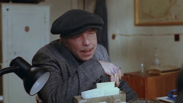 Отработанный удар ногой в лицо беззащитной женщине из Свердловской области прилетел за то, что она помогла разнять двух собак