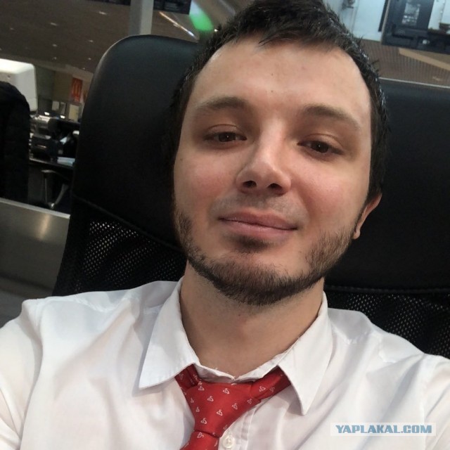 Пассажиры "Уральских авиалиний" объединились против сотрудника компании, который вот уже два года кошмарит людей в Домодедово