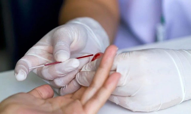 В ярославской поликлинике медик использовала одну иглу при заборе крови у детей