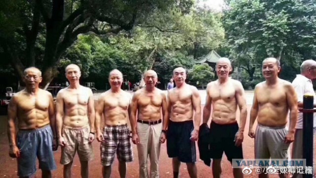Владимир, ему 80 лет.