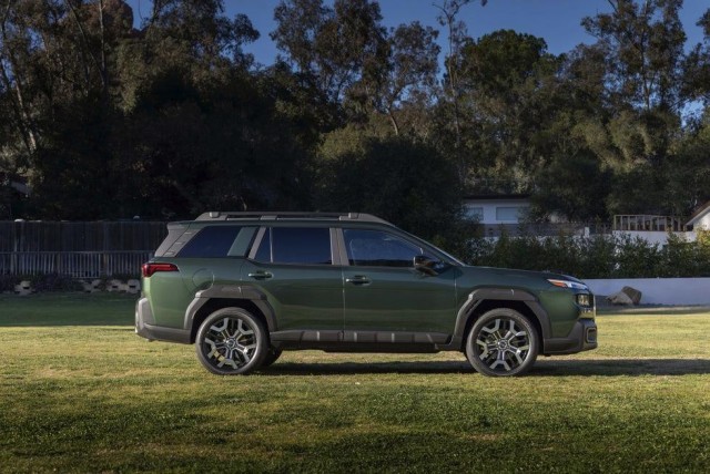 Subaru отказалась от бесконечных сенсоров и вернула обычные переключатели в своем новом внедорожнике Outback 2026