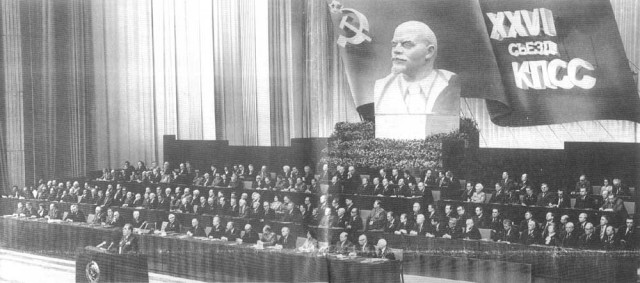 Владимир Путин выступает с посланием