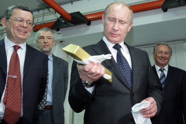 Citigroup перевозит золотые резервы в Россию.
