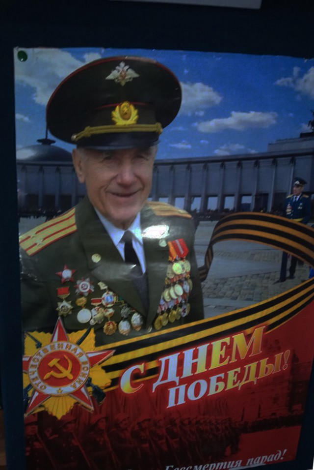 Подарок ветерану войны от горадминистрации