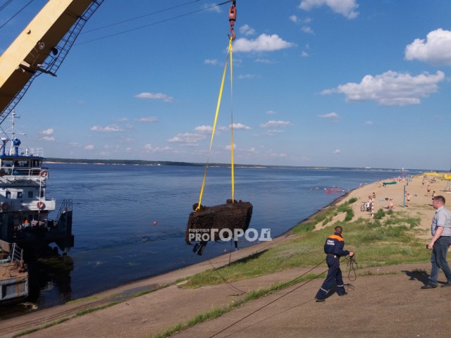 Водолазы подняли со дна Байкала 92 автомобиля и самолет.
