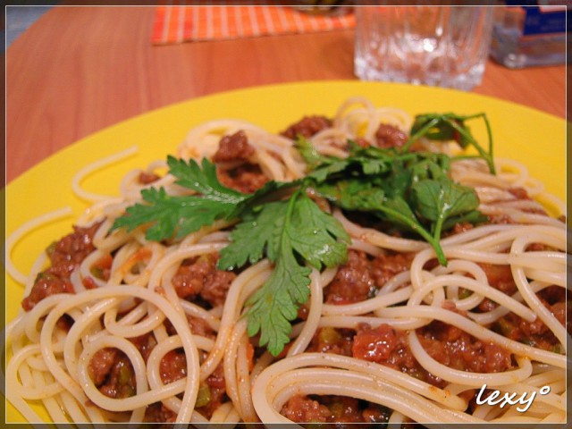 Спагетти с мясным соусом.