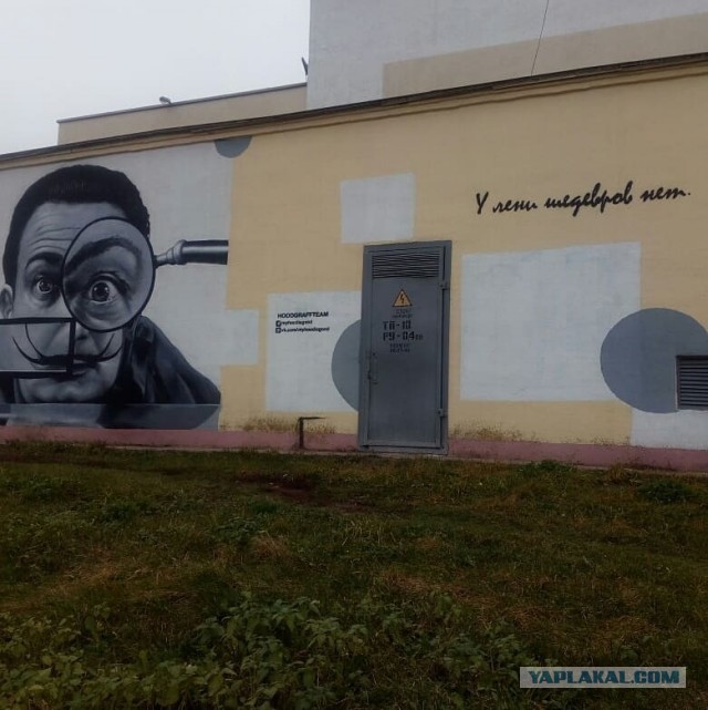 В Витебске появился оригинальный стрит-арт о том, как коммунальщики закрашивают граффити