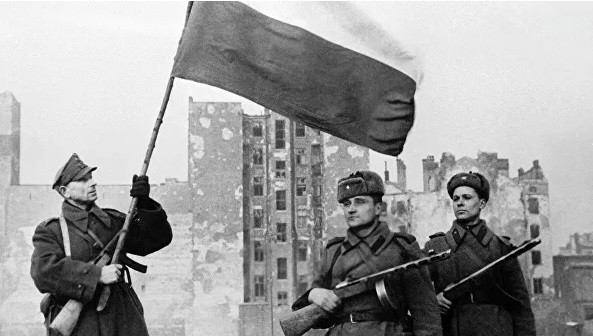 МИД Польши заявил, что Красная армия не принесла свободы
