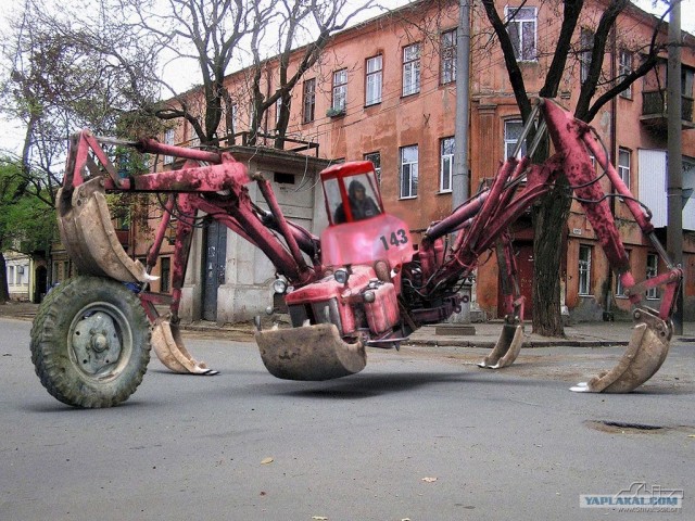 Человек и снегоход!