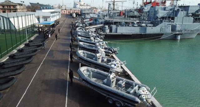 США передали ВМС Украины 70 надувных лодок и 10 катеров