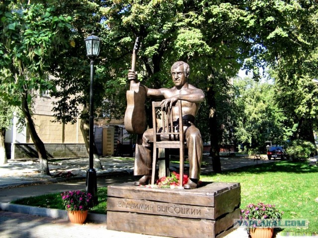 10 самых веселых памятников в России