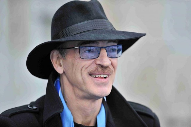 Михаила Боярского госпитализировали после того, как он упал на спектакле Питере