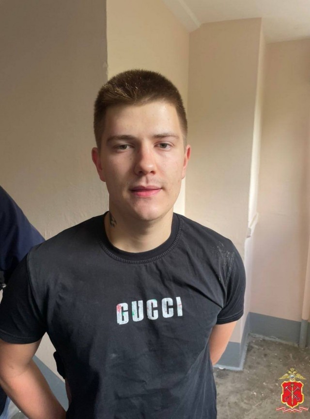 В Петербурге двое налётчиков избили таксиста и угнали его машину