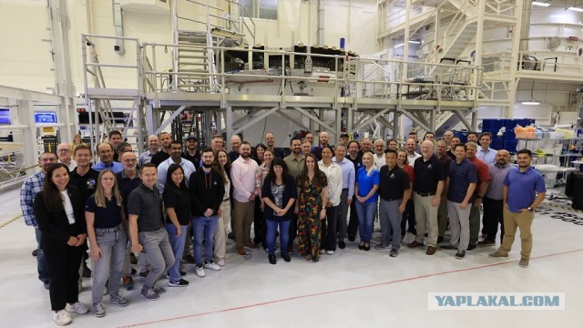 ЕКА и NASA собирают лунный корабль для высадки.