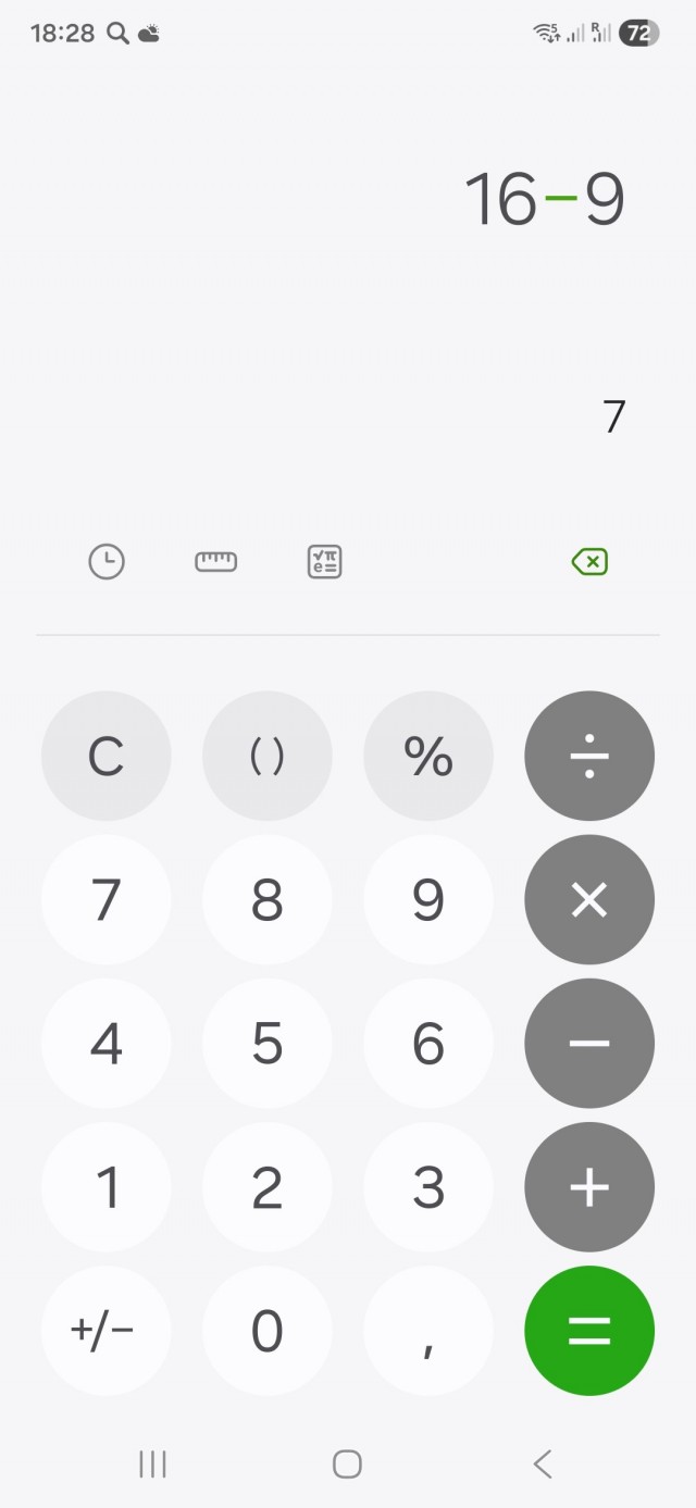 Папа помогает с уроками