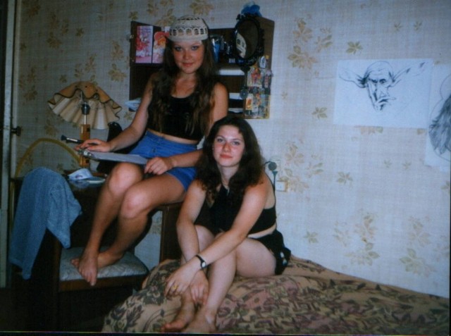 Девчата из 90-х и 00-х