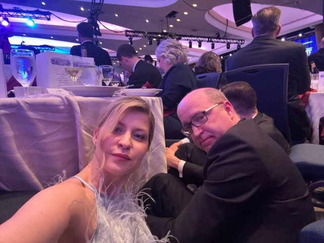 Остальные сидели под столами