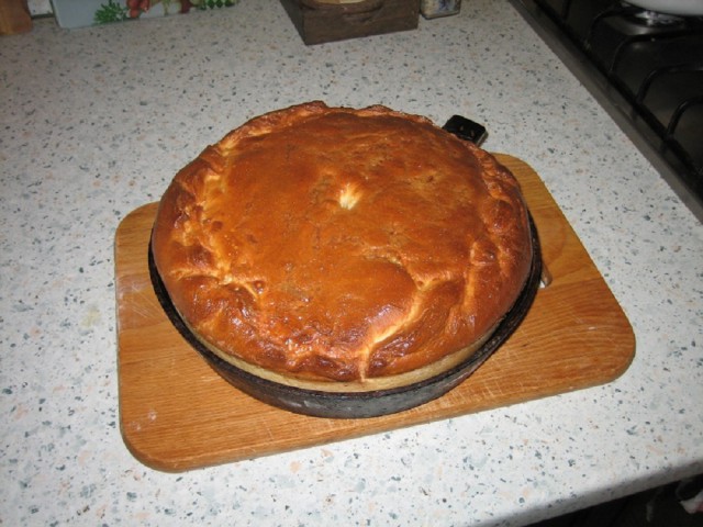 Пирог с мойвой