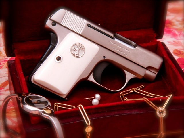 Пистолет Colt Model 1903 Pocket Hammerless - шедевр оружейной эстетики.