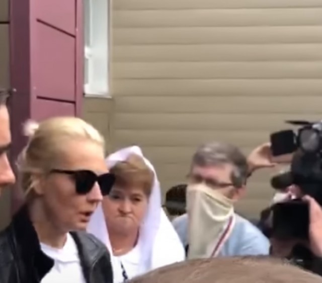 В Омск за Алексеем Навальным прибыл спецборт из Германии, но забрать политика не разрешают врачи