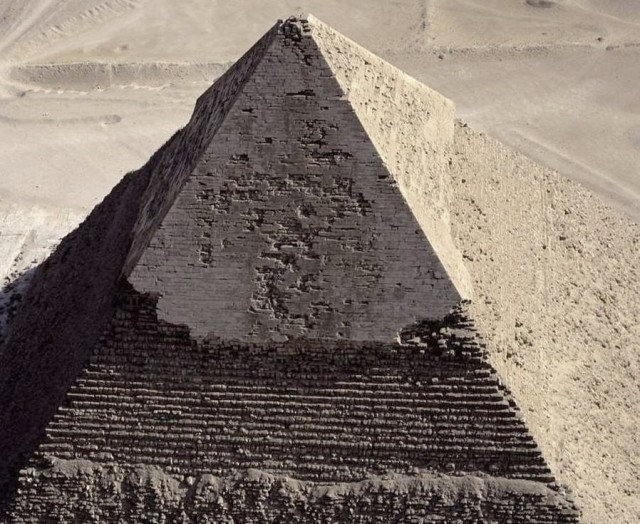 Великие пирамиды -- непривычный ракурс,  вид сверху