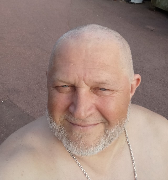 Заработался, зарос.