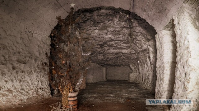 Показываю где "прятали" дефицит в СССР — это огромный подземный холодильник. Его вместимость 200 ЖД вагонов провизии!