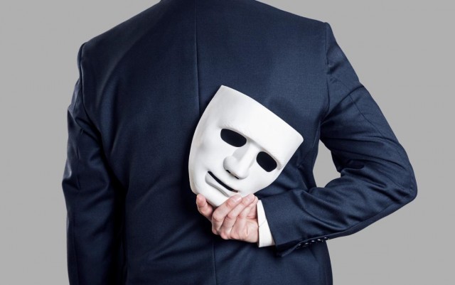 В Москве мошенник с сайта знакомств обманул госслужащую на 8 млн рублей