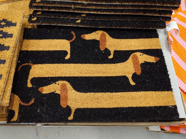 В IKEA появились плюшевые шмели с мягким пухлым телом и сетчатыми крылышками