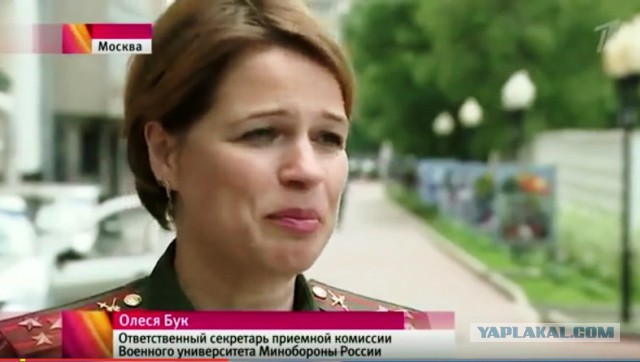 Главным оружием на параде 9 Мая стала путинская «армия в мини-юбках».