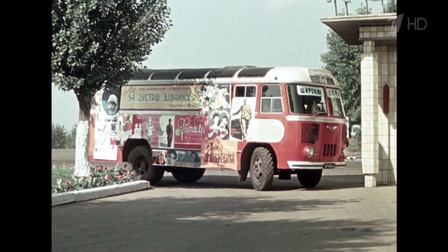 Киев и советский автотрафик 1962 года в фильме "Королева бензоколонки"